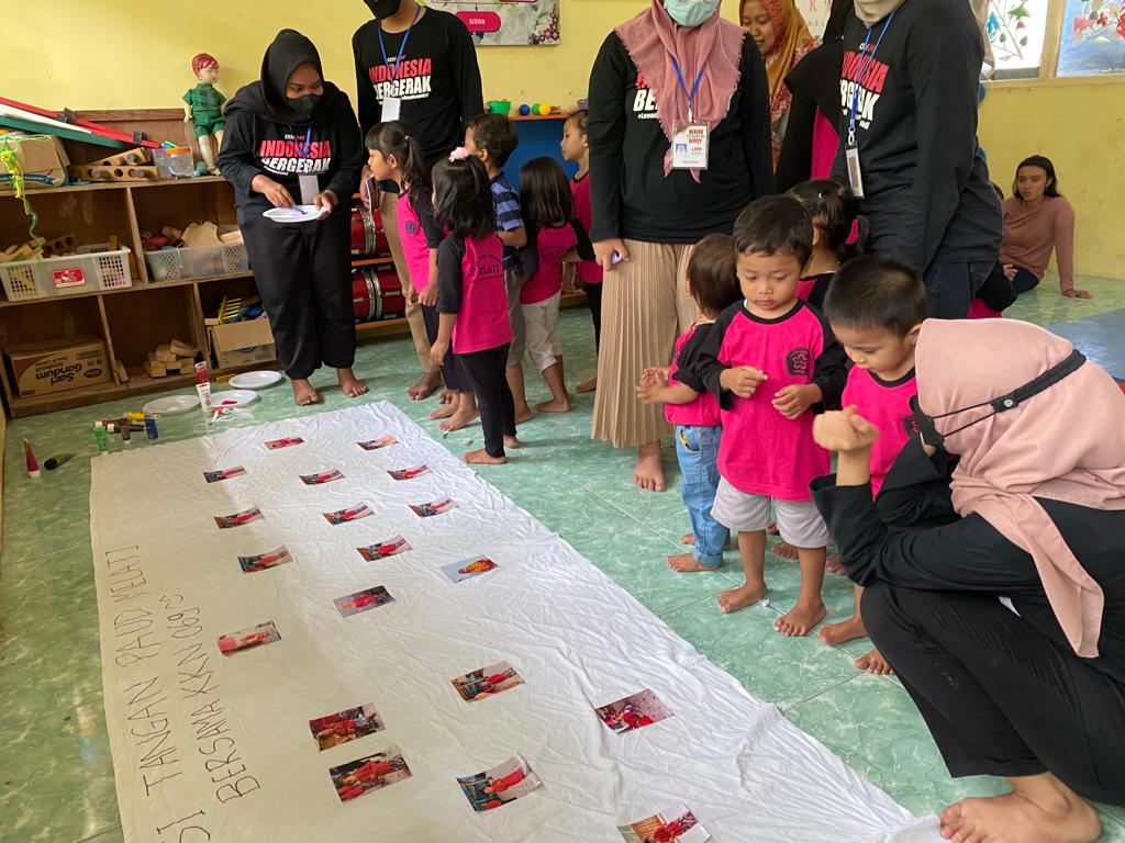 KB Melati bersama KKN 069 UMY: Meningkatkan Kreativitas melalui Kreasi Tangan